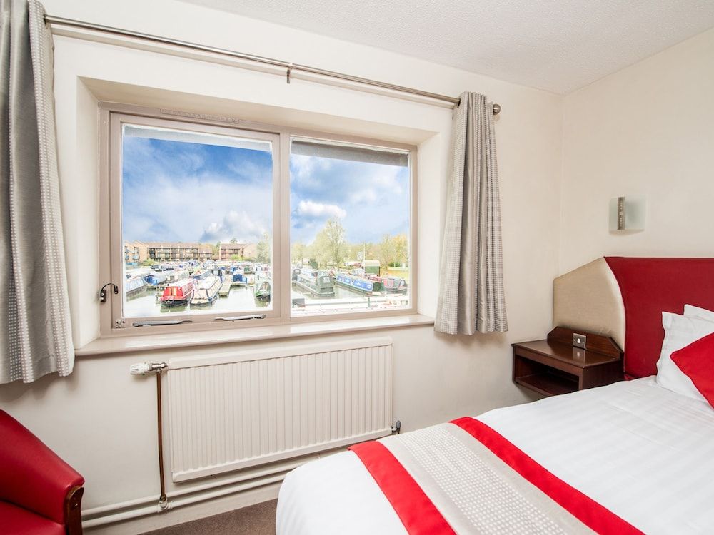 Peartree Lodge Waterside Standard Double Room 5