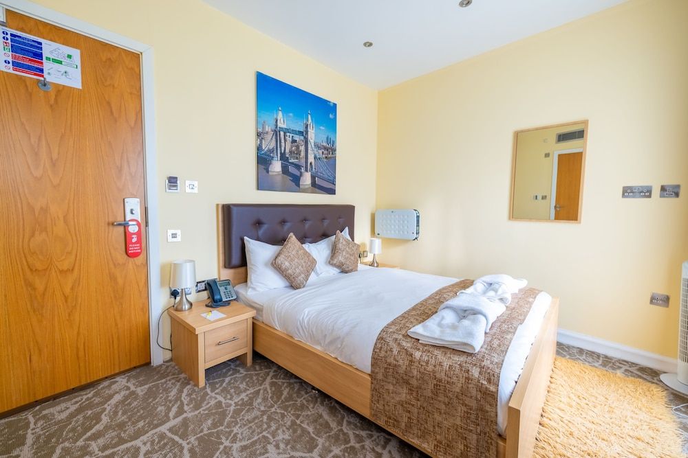 Shoreditch Inn Deluxe Double Room 5