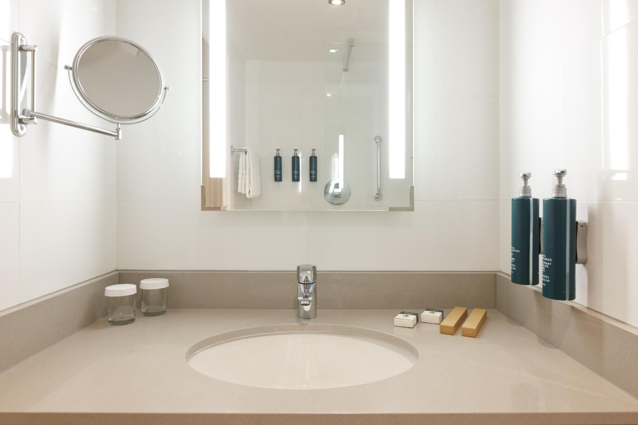undefined DoubleTree by Hilton Glasgow Central 9