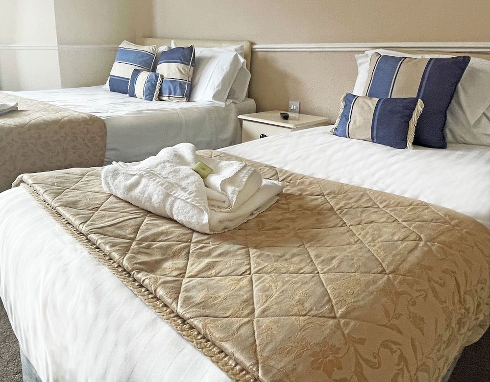 The President Hotel Standard Twin Room, 2 Twin Beds 3