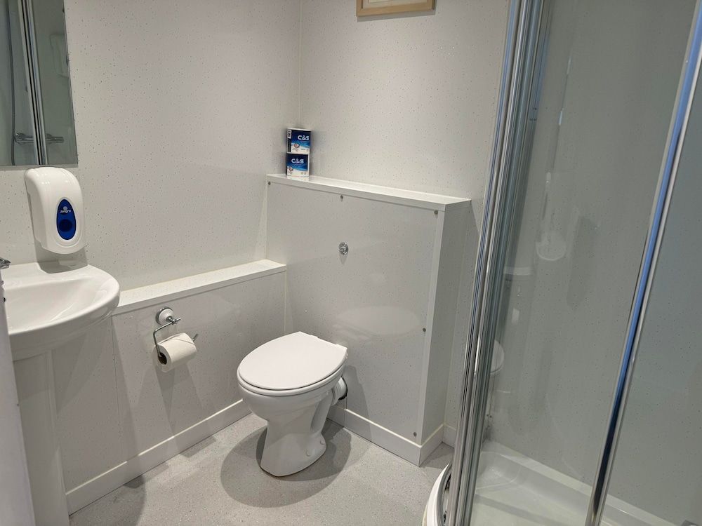 The Jubilee Hotel East- with Spa Facilities Silver Seaview Family of 3 5