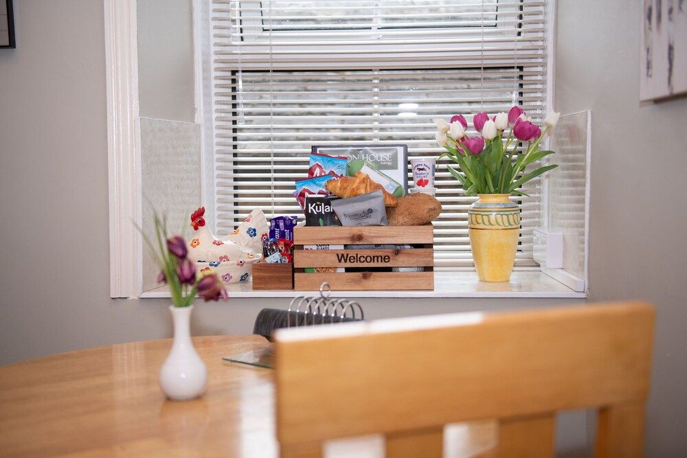 Milton House Studio Apartment Suites Superior Double Room, Ensuite (Twin) 12