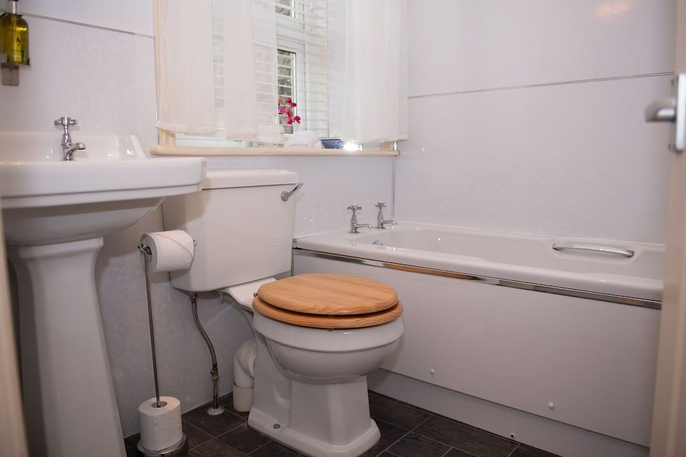 Milton House Studio Apartment Suites Double Room, Ensuite 8