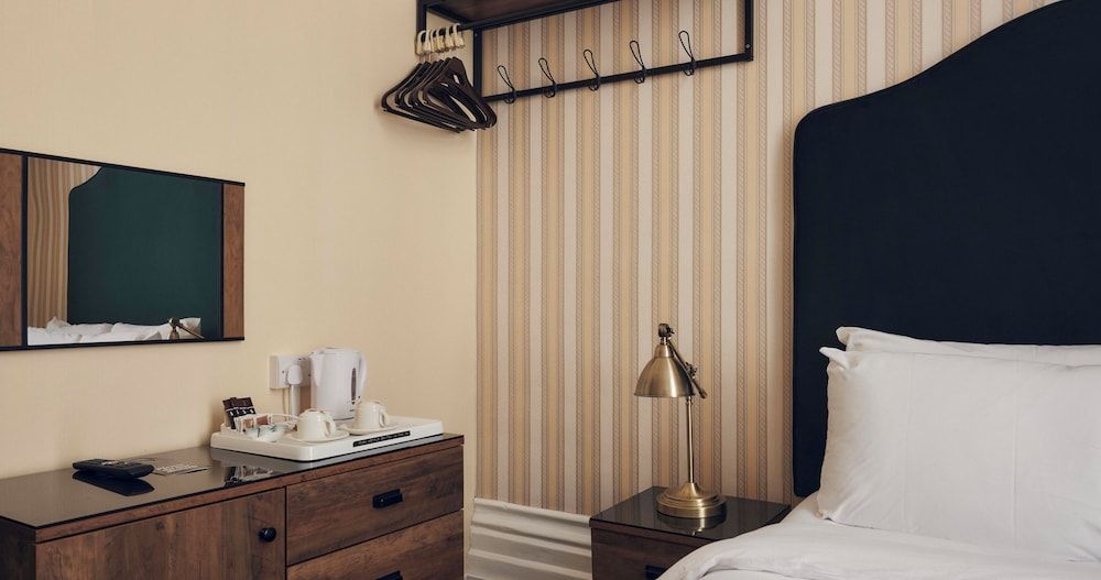 The Columbia Economy Double Room 6