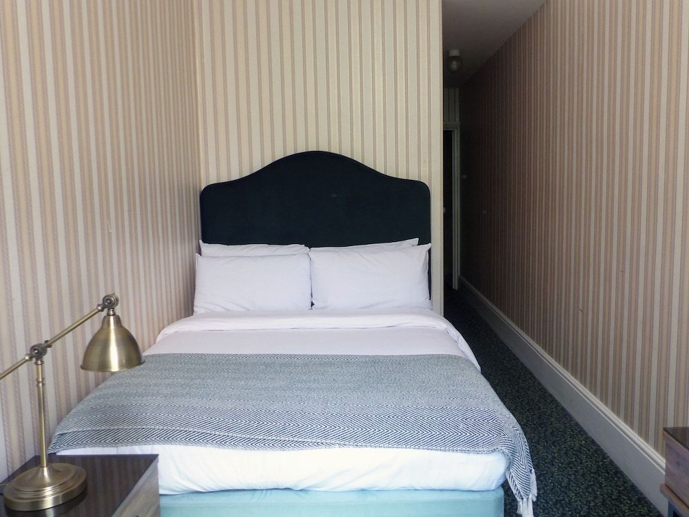 The Columbia Economy Double Room 4