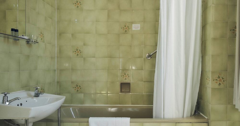 The Columbia Economy Double Room 4