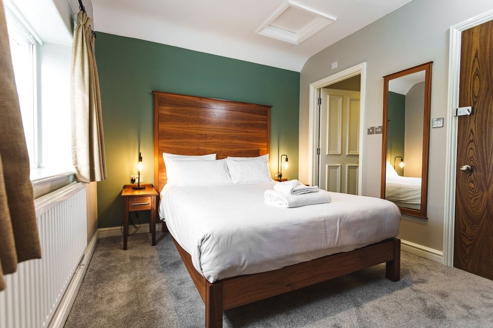 The Dog and Doublet Inn Double Room 9