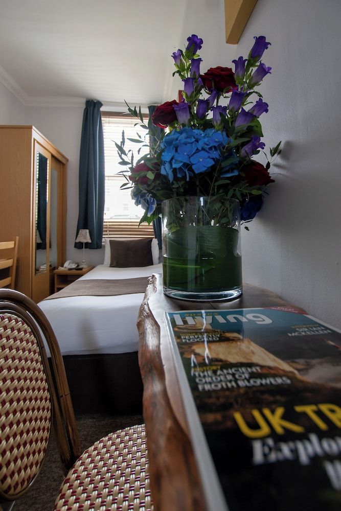 Single Room, Shared Bathroom