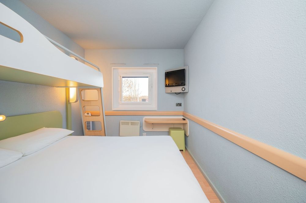 Triple (Double bed and Single Bunk)