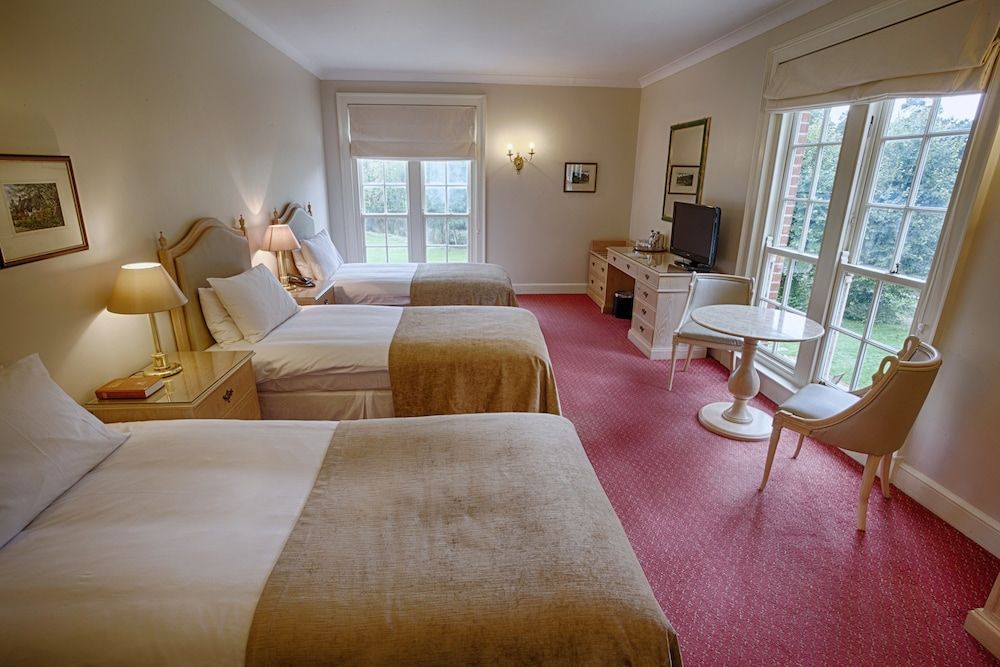 Donnington Grove Country Club Standard Twin Room (Main House) 2
