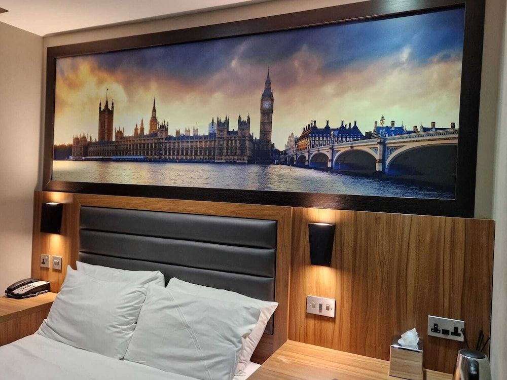 London Court Hotel Classic Double Room 10