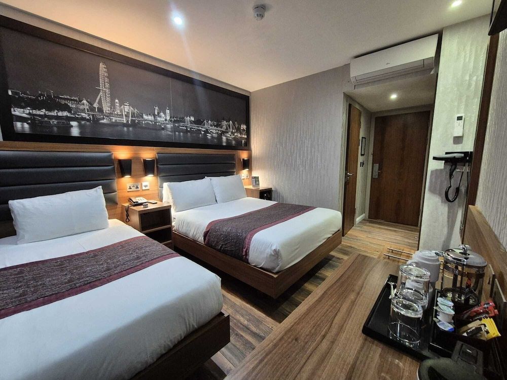 undefined London Court Hotel 3