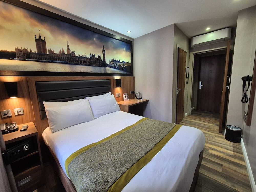 undefined London Court Hotel 4