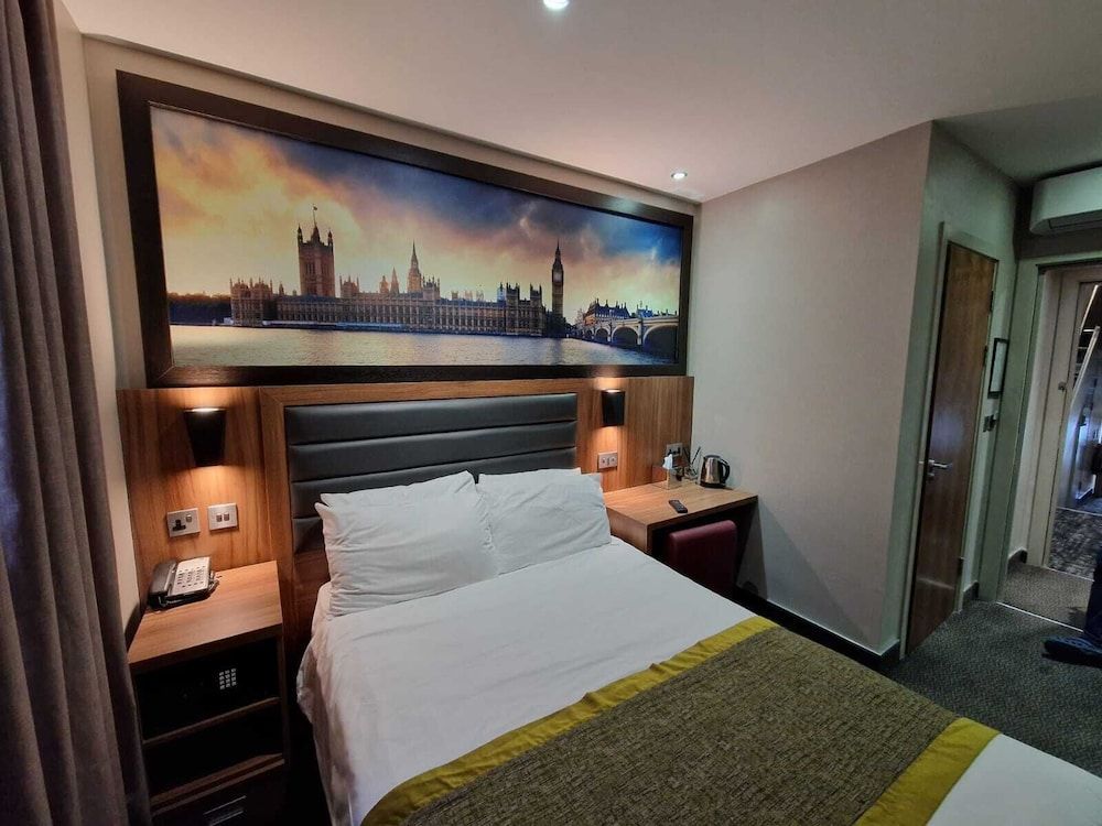 London Court Hotel Classic Double Room 5