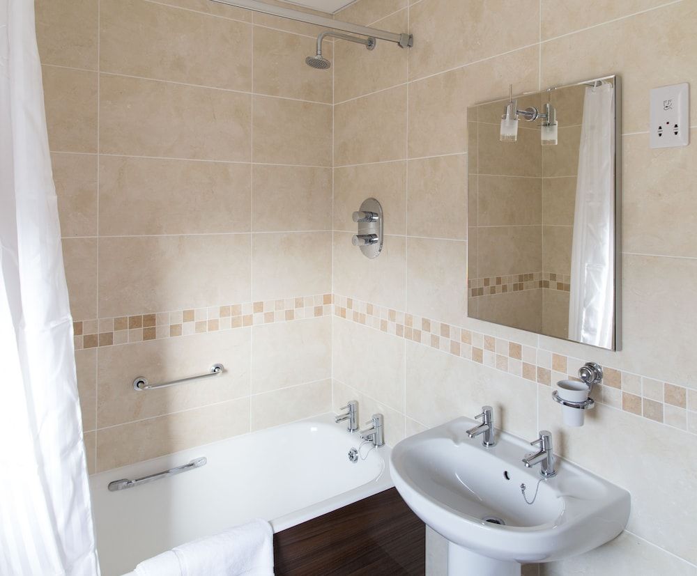 Imperial Hotel Single Room 4