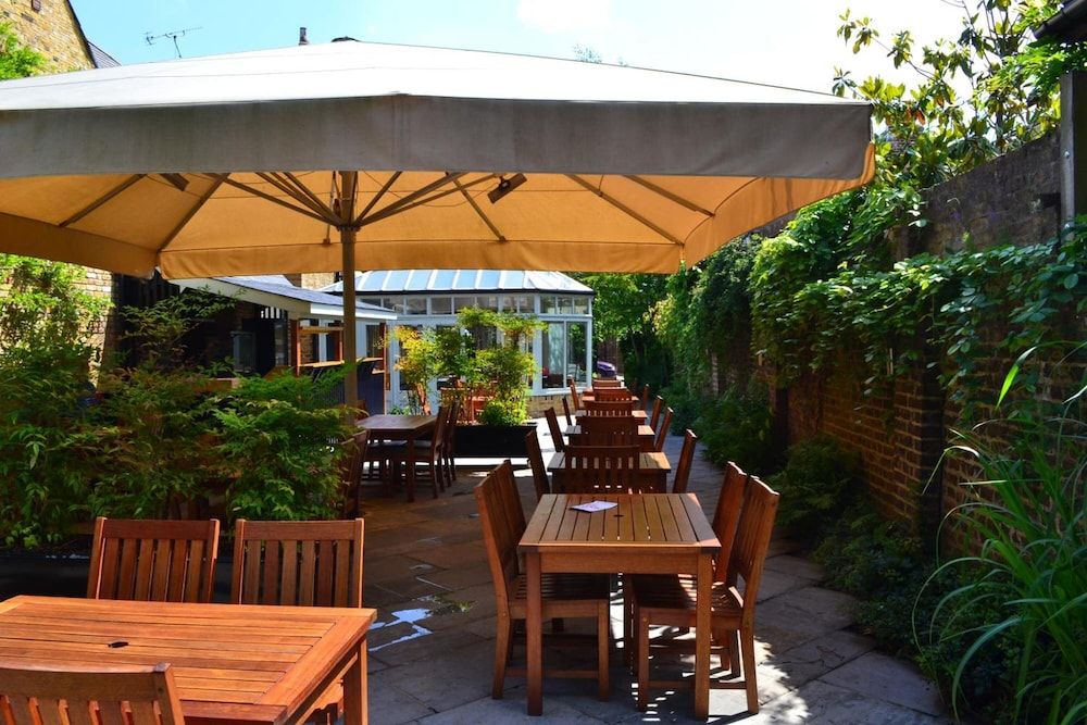 undefined The Victoria 6