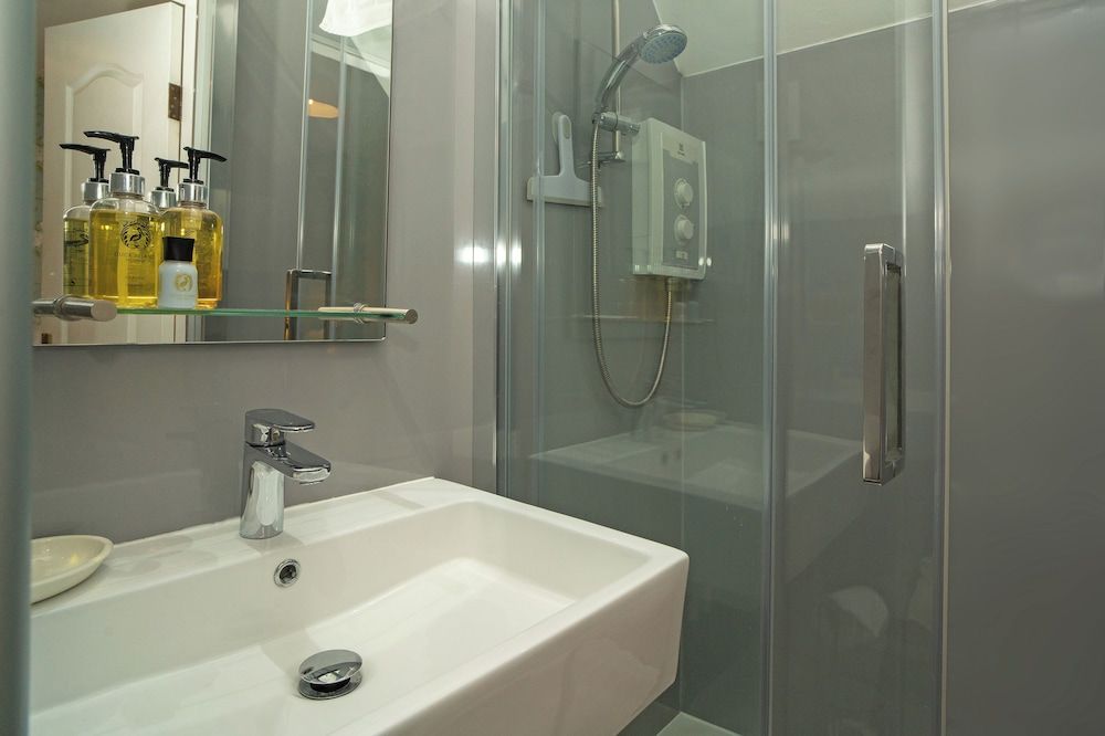 Rams Head Inn Twin Room, Ensuite 3