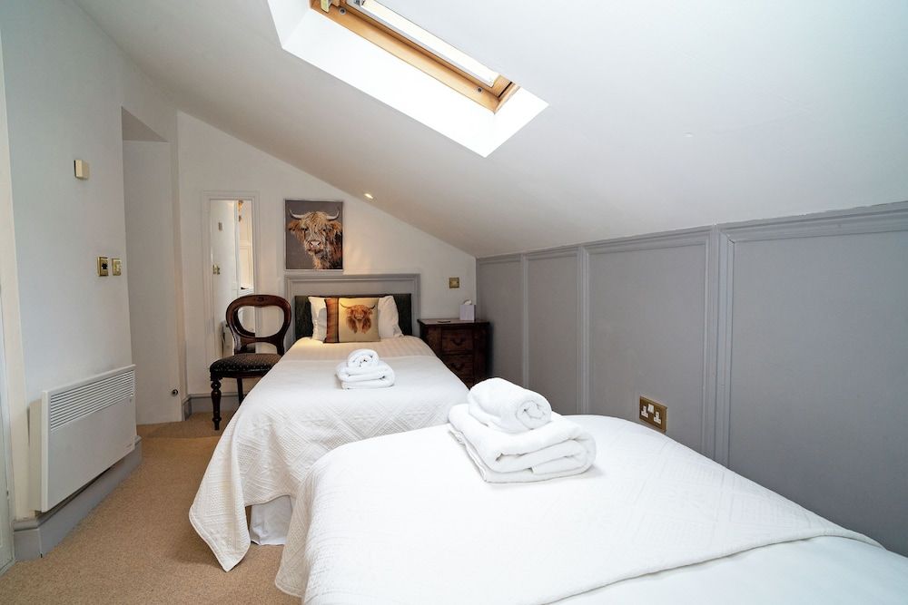 Rams Head Inn Twin Room, Ensuite 2