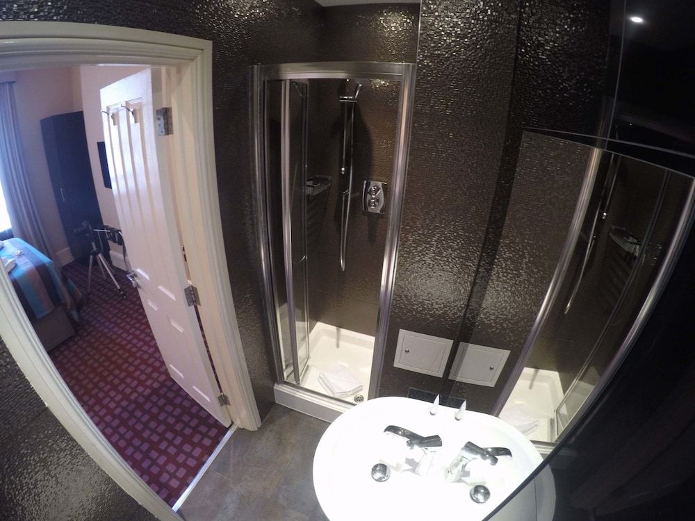 Astors Belgravia Economy Double Room 4