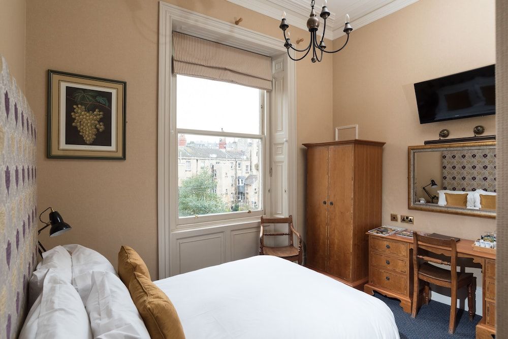The Kennard Standard Double Room, Ensuite 7