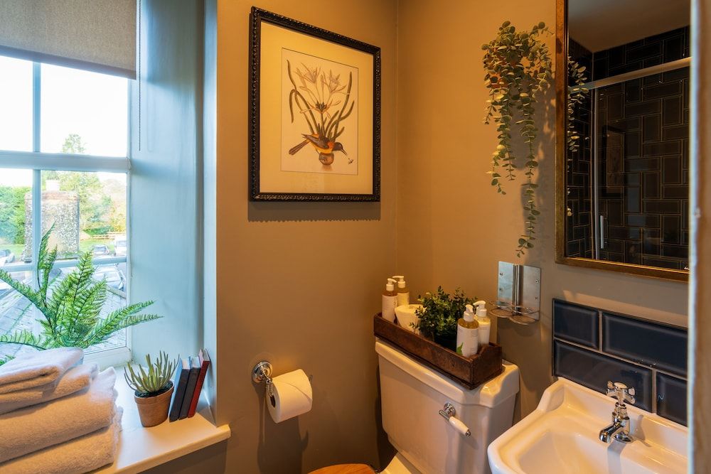 Prince of Burford Signature Twin Room, Ensuite 5