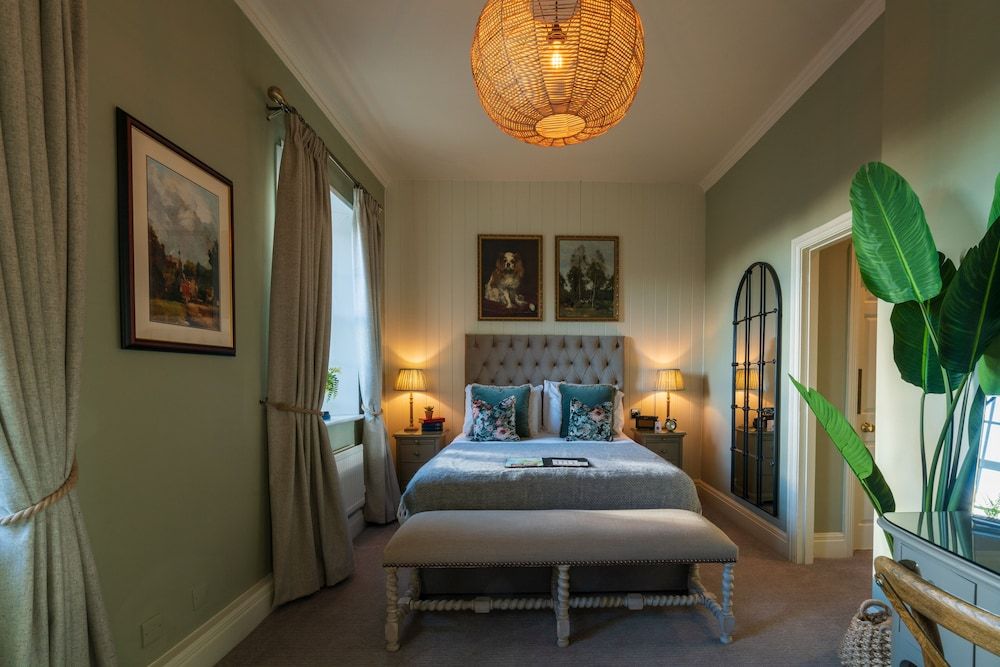Prince of Burford Signature Room 2