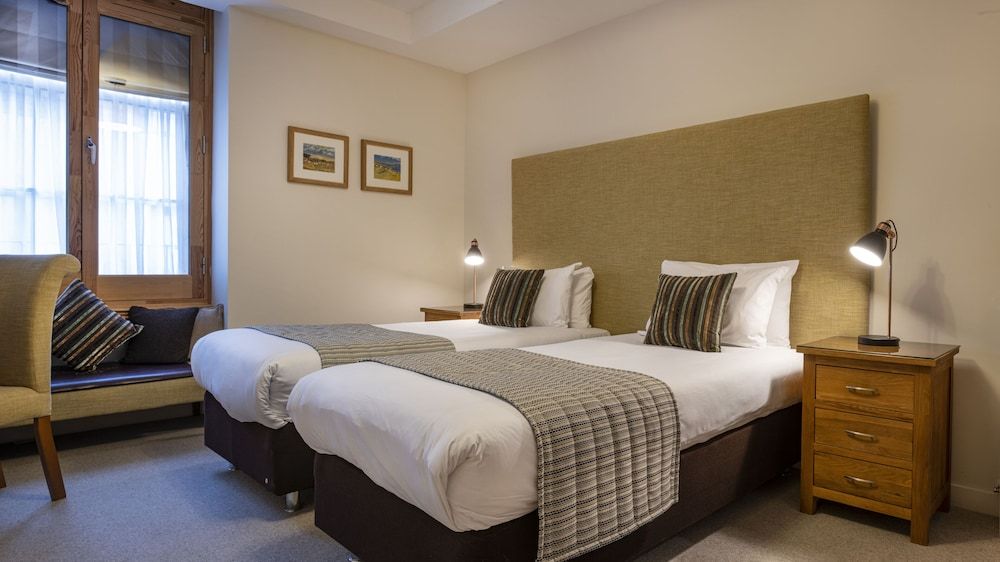 Inverness City Suites Executive Apartment, 2 Bedrooms, City View ( 2-7 High Street) 3