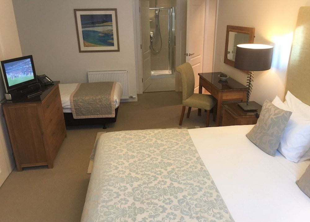 Inverness City Suites Executive Apartment, 2 Bedrooms, City View ( 2-7 High Street)