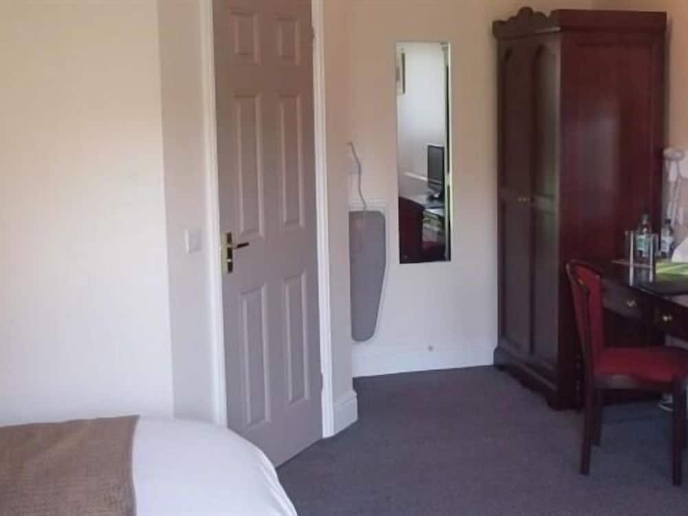 The White Horse Double Room, Ensuite 3