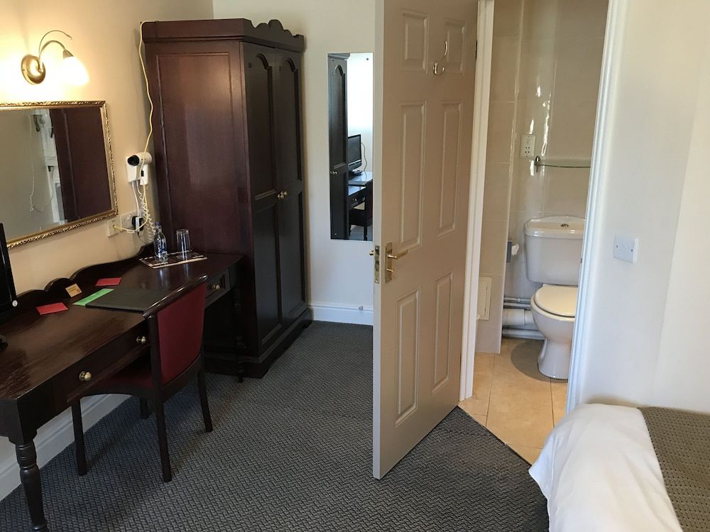 The White Horse Superior Twin Room, Ensuite (Accessible room) 3