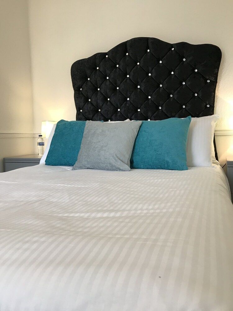 The Millbrook B & B Family Room (Room 1) 9