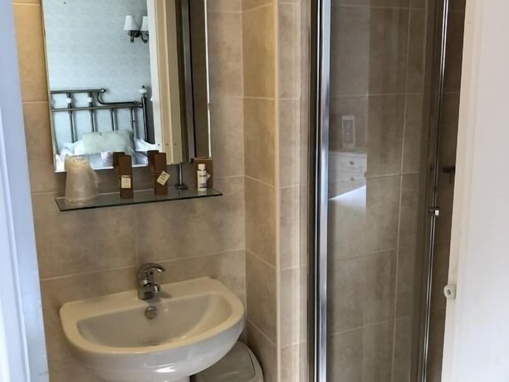 The New Inn Standard Double Room, Ensuite 2