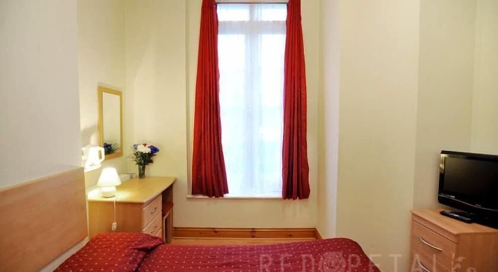 undefined Elmwood Hotel