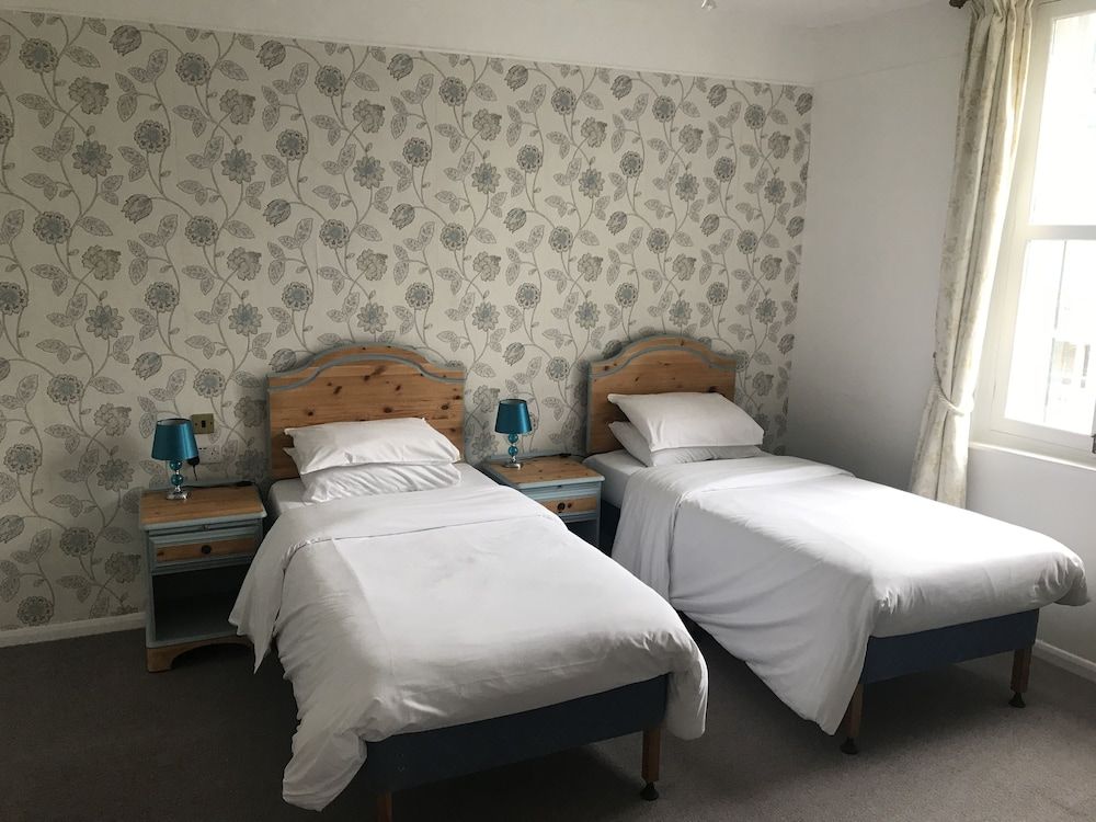 Three Queens Hotel Executive Twin Room