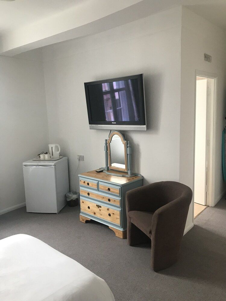 Three Queens Hotel Executive Twin Room 2