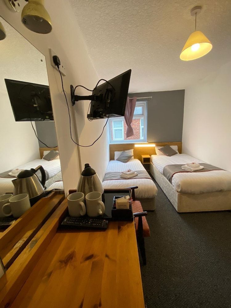 undefined Alumhurst Hotel 8