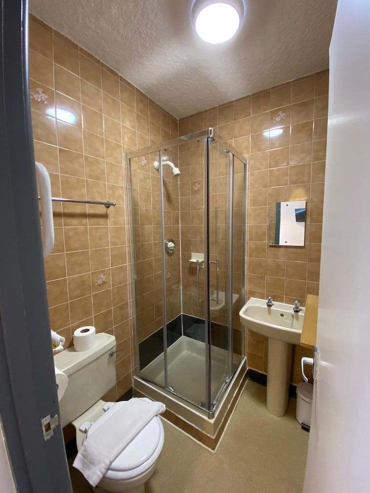undefined Alumhurst Hotel 9