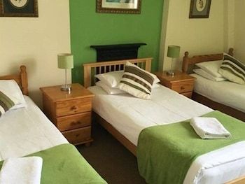 The Kings Arms Triple Room, Ensuite 5