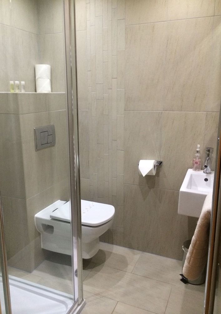 Hillcroft Self Catering Family Chalet, 1 Bedroom 5