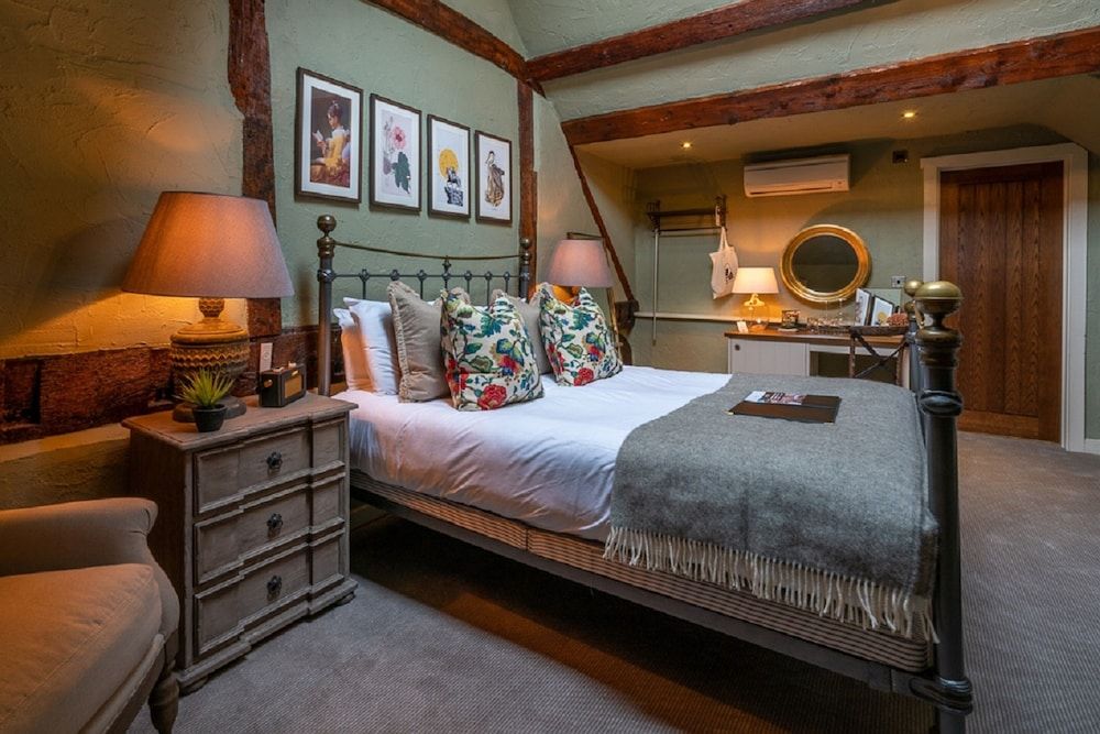 The Bird In Hand Superior Suite, Ensuite 5