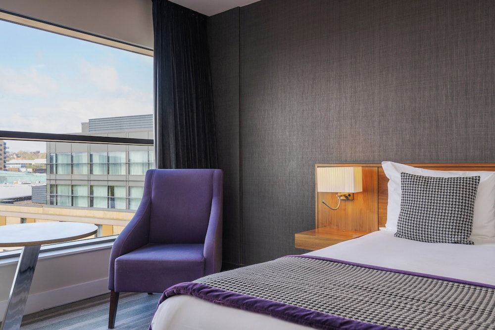Standard Room, 1 King Bed, Accessible, Club Lounge Access (Club Floor)