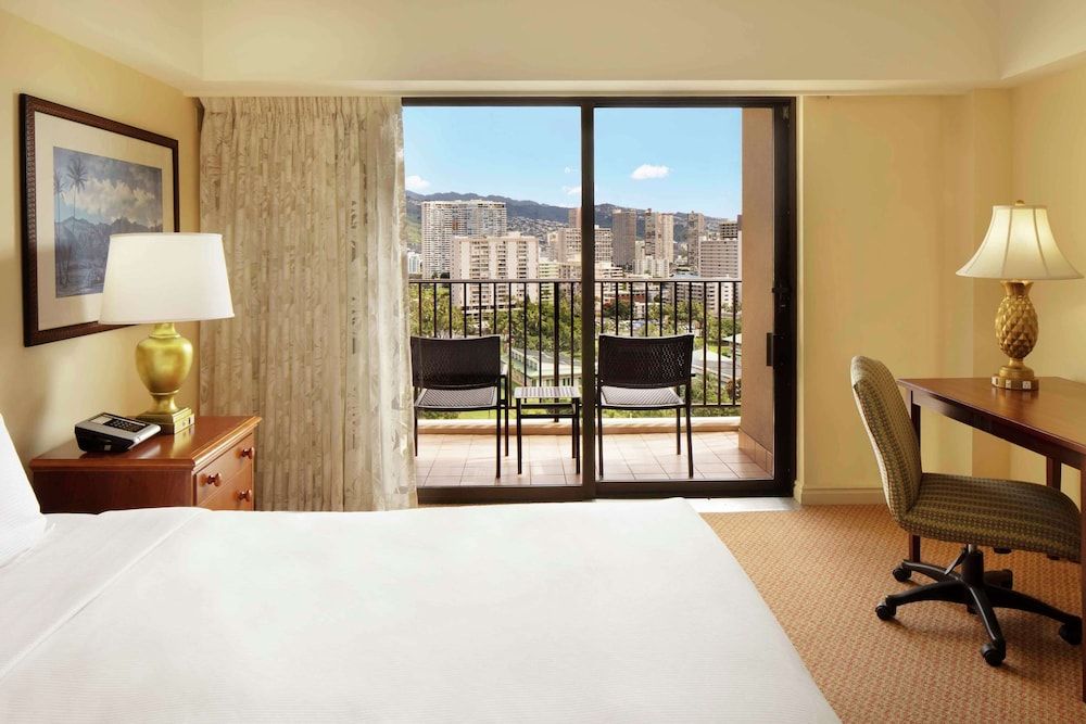Room, 1 King Bed, Accessible, Resort View (Kalia Tower)