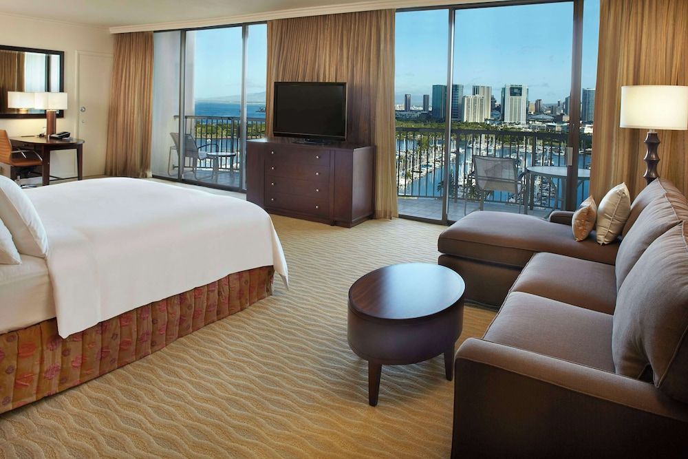 Junior Suite, 1 King Bed, Ocean View (Rainbow Tower, Marina/Ocean)