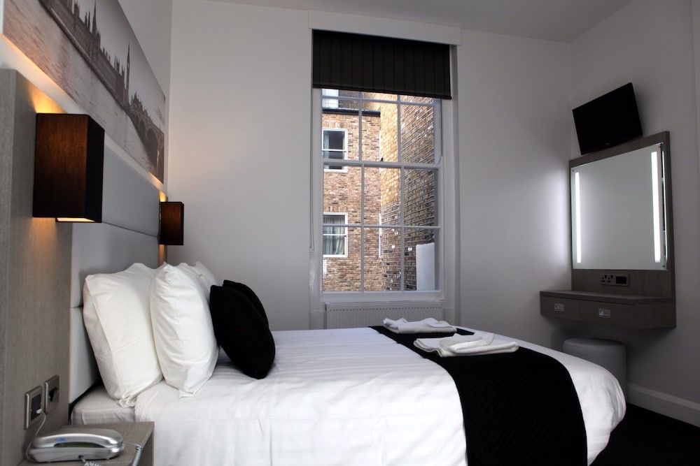 The Omega Double Room 8