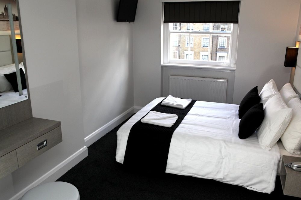 The Omega Double Room 5