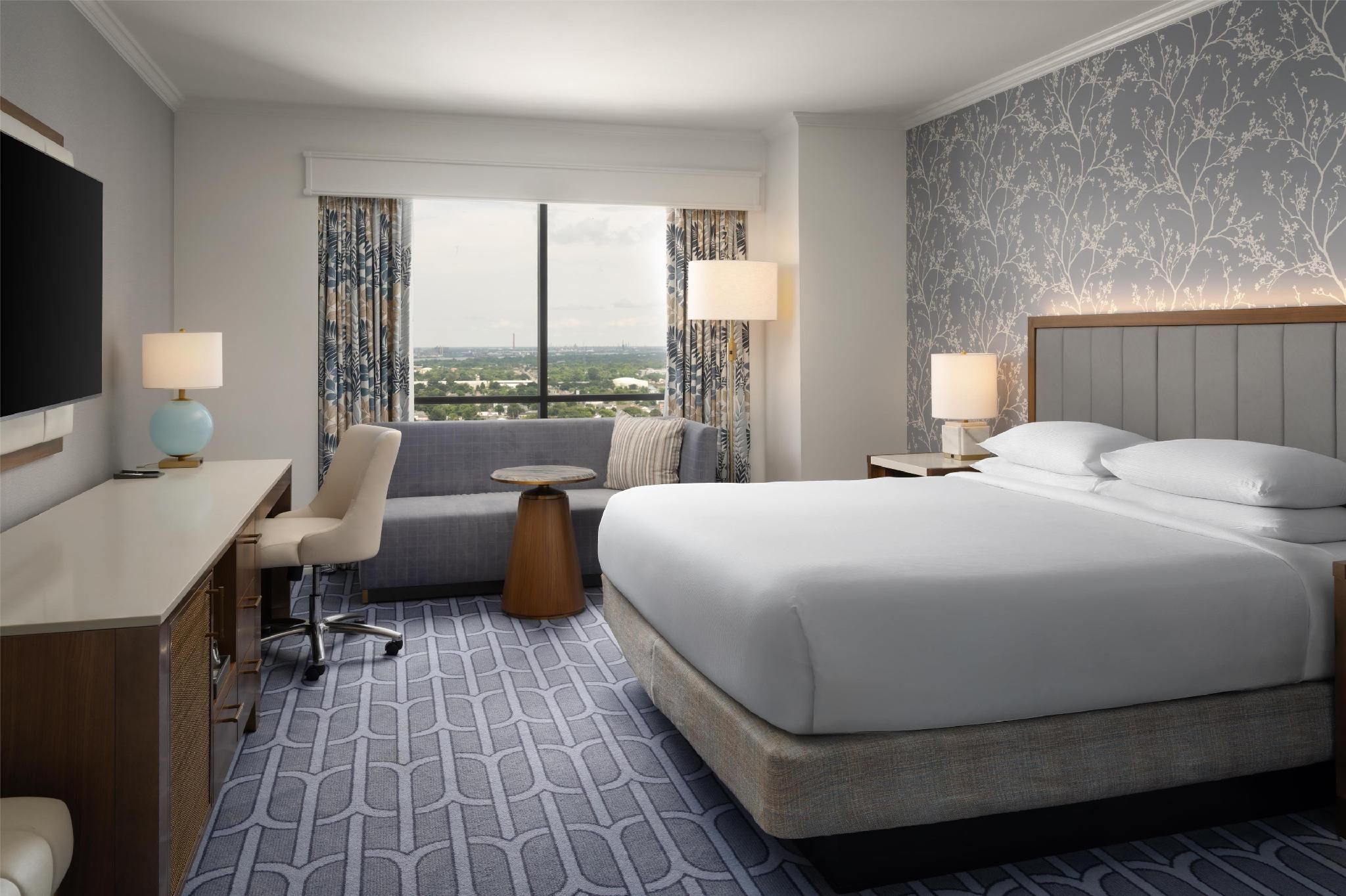 Deluxe River View 1 King Bed