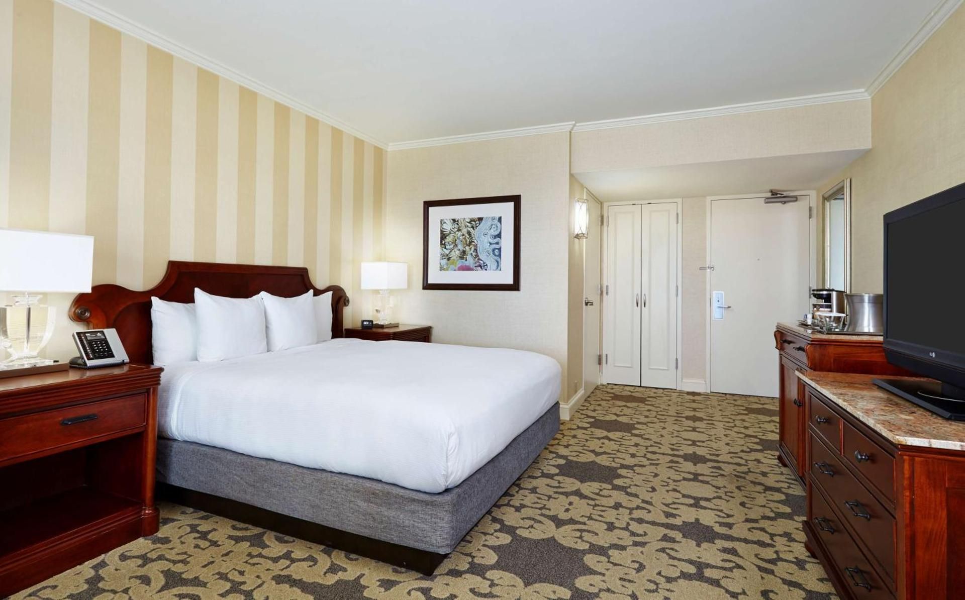 Standard King Room with River View