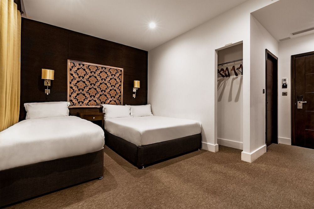 Grand Sapphire Hotel & Banqueting Family Room, Ensuite 2