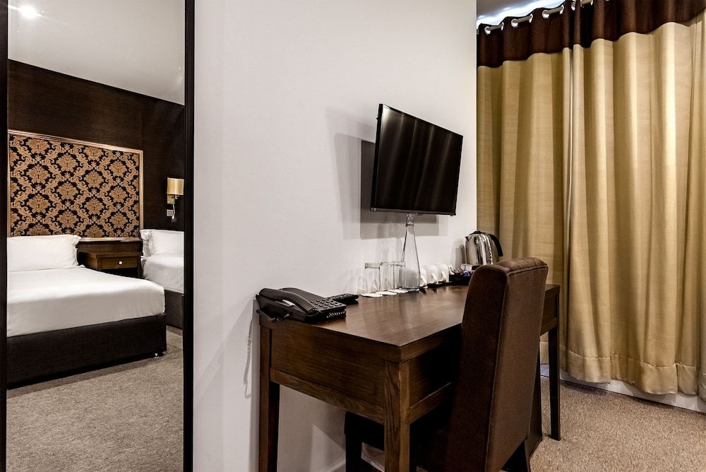 Grand Sapphire Hotel & Banqueting Family Room, Ensuite 6