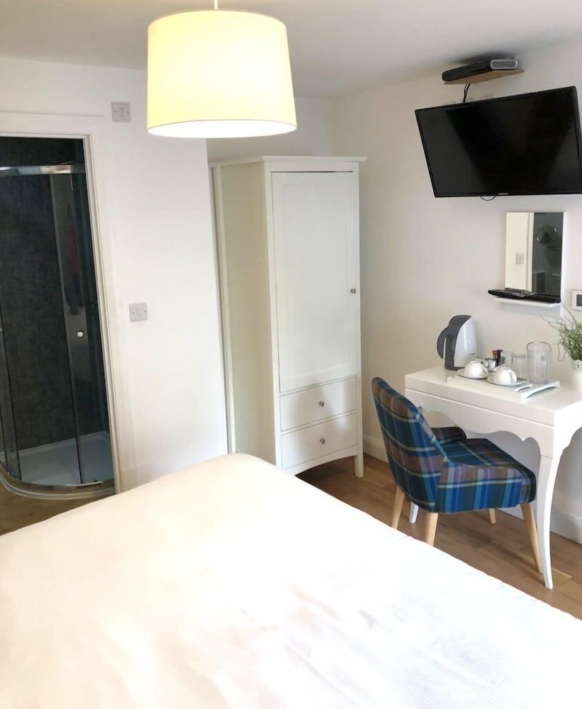 The Queens Head Hotel Double Room, Ensuite 10
